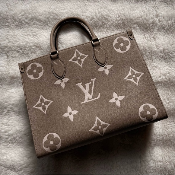 Louis Vuitton OnTheGo MM - Picture 1 of 13